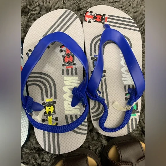 Bundle of 4 pair of Toddler Slides/Sandals - Picture 7 of 9